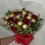 BH Flores - Bouquet Doce Romance com 12 Rosas Vermelhas