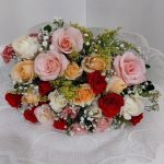BH Flores - Bouquet 24 rosas coloridas