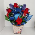 BH Flores - Caixa de Chocolates, Rosas e Stitch