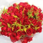 BH Flores - ESPETÁCULO de Bouquet 100 rosas vermelhas – MAIOR AMOR DO MUNDO!