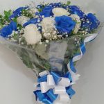 BH Flores - Bouquet 24 Rosas Azul e Branco