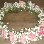 BH Flores - Coroinha de Cabeça com Mini Rosa