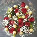 BH Flores - Bouquet Doce Romance com 12 Rosas Vermelhas