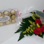 BH Flores - Mini bouquet 03 rosas + Ferrero Rocher 12 Unidades
