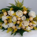 BH Flores - Bouquet Doce Romance com 12 Rosas Brancas