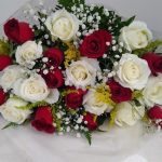 BH Flores - Bouquet 24 rosas (vermelhas e brancas)