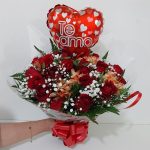 BH Flores - Bouquet 24 rosas vermelhas + Balão Te amo