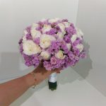 BH Flores - Bouquet de Noiva Rosas Brancas e Aster Lilás