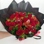 BH Flores - Bouquet 24 Rosas no Papel Preto